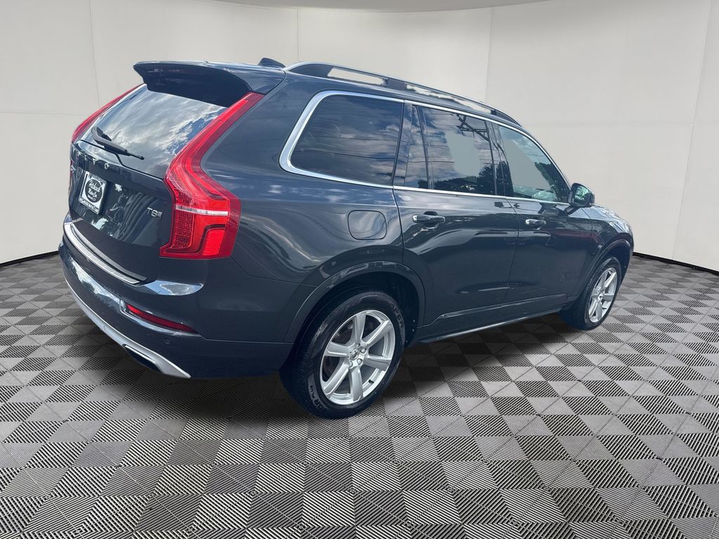2016 Volvo XC90 Hybrid view 5