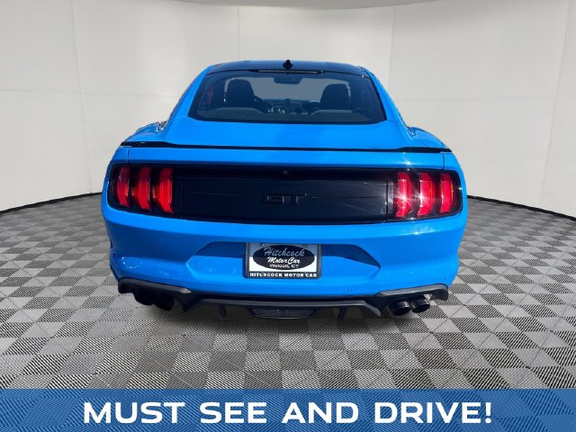 2022 Ford Mustang view 5