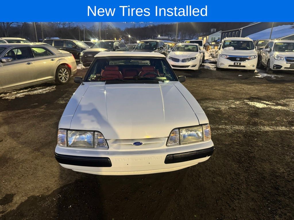 1990 Ford Mustang view 2