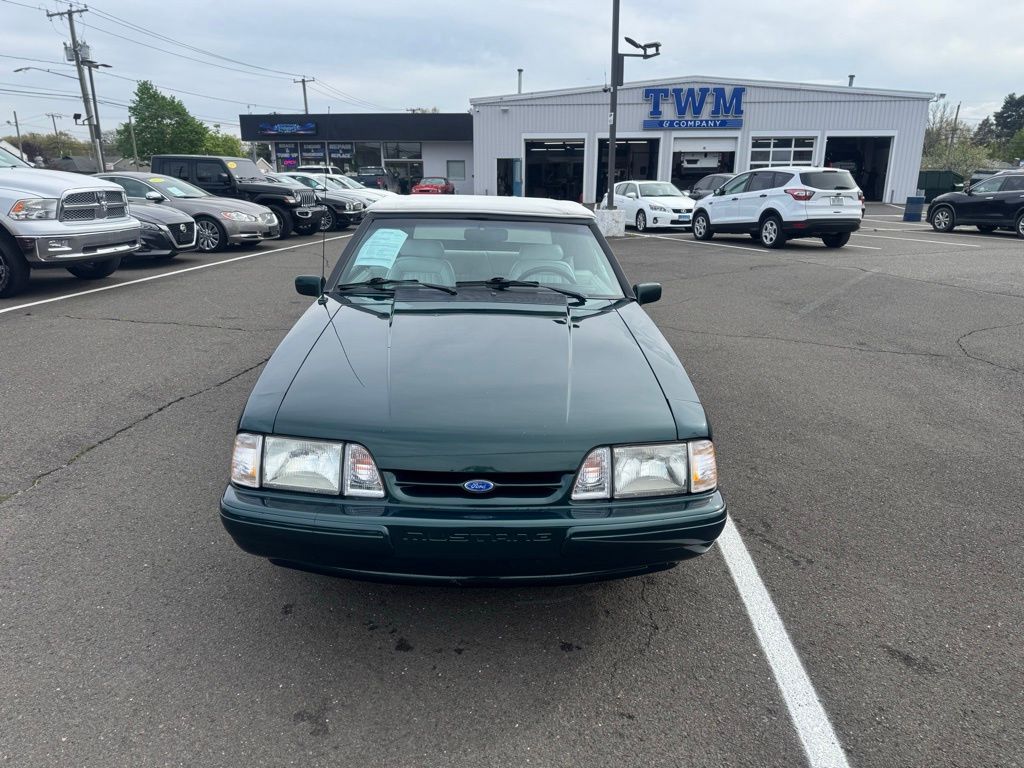 1990 Ford Mustang view 2