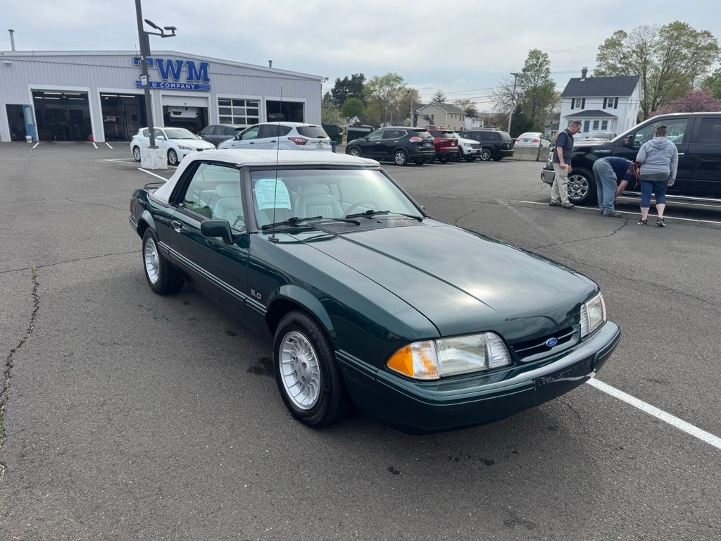 1990 Ford Mustang view 3