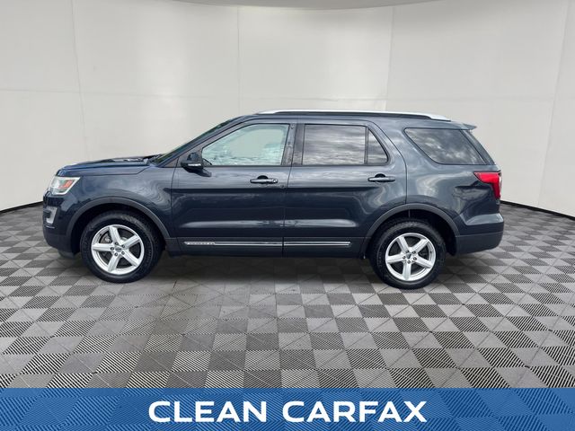 2017 Ford Explorer view 2