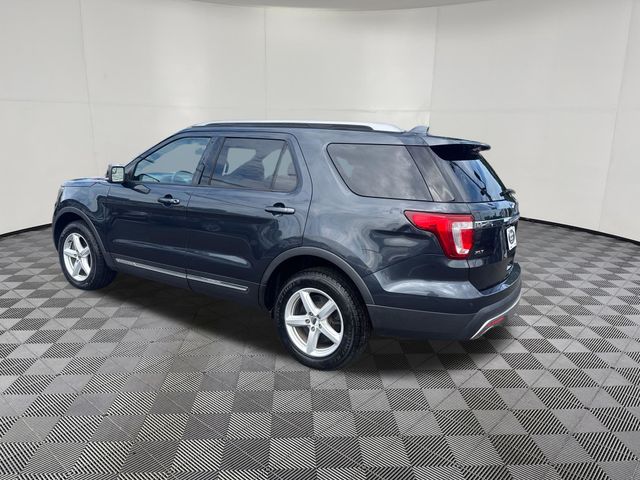2017 Ford Explorer view 3
