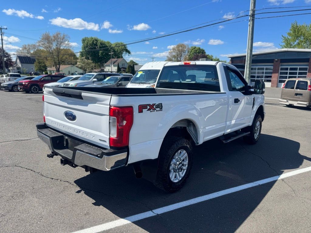 2017 Ford F-350SD view 5