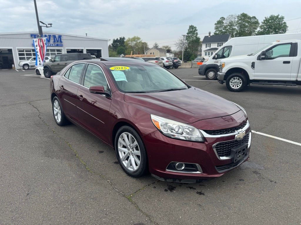 2015 Chevrolet Malibu view 3