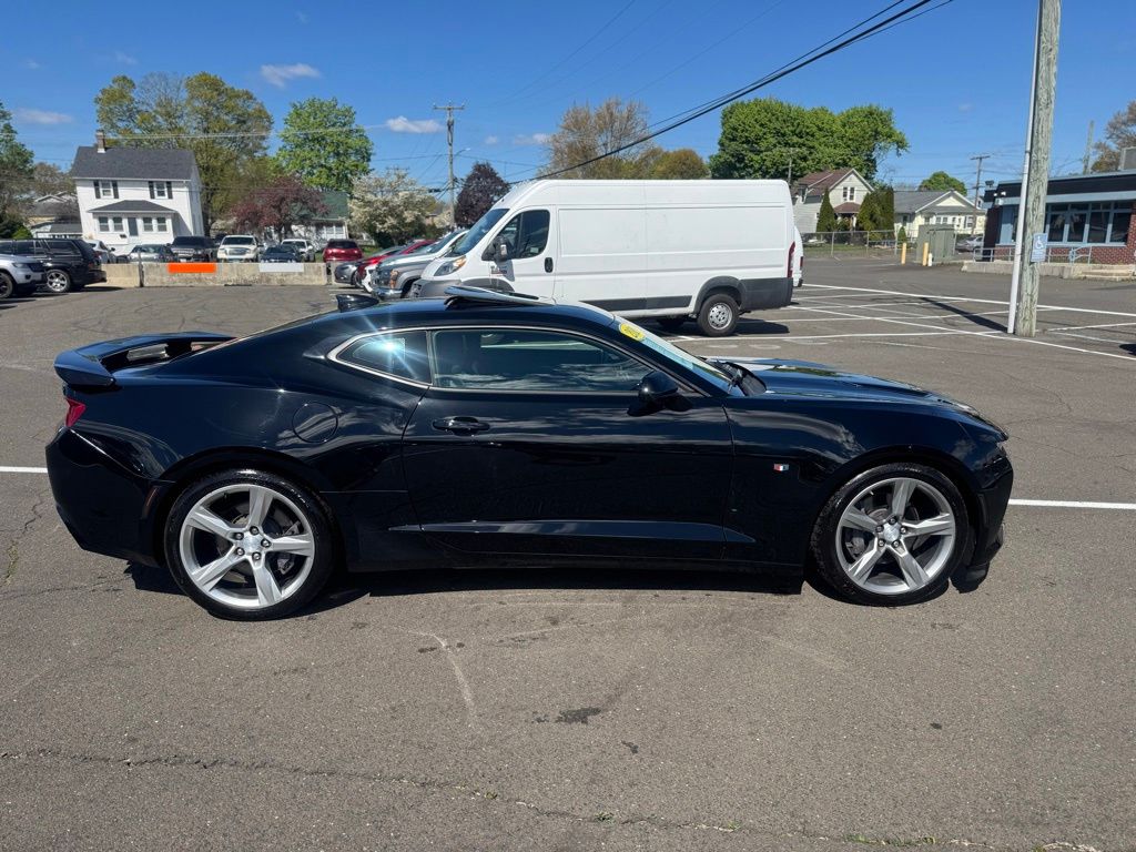 2016 Chevrolet Camaro view 4