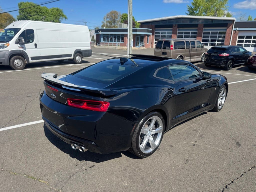 2016 Chevrolet Camaro view 5