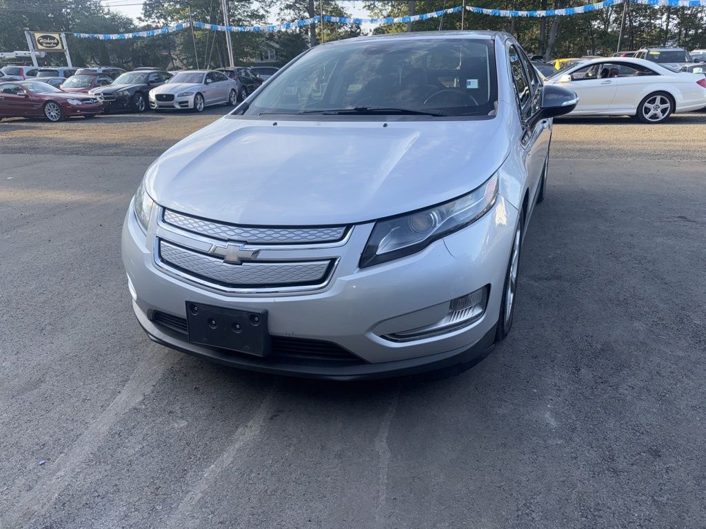 2014 Chevrolet Volt view 2