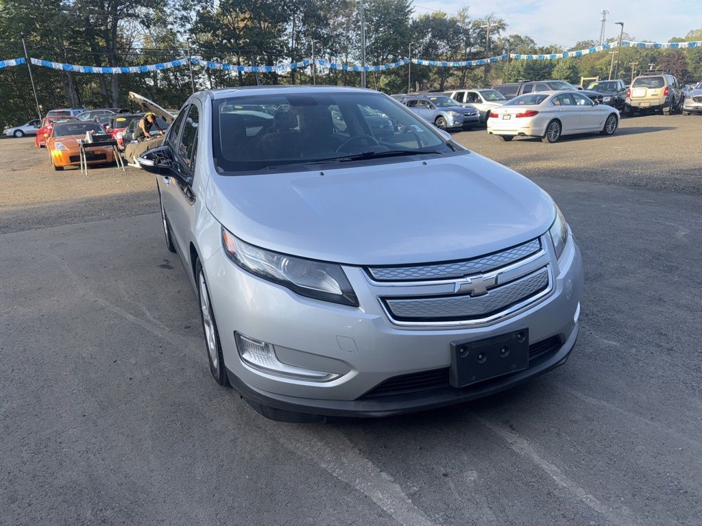 2014 Chevrolet Volt view 4