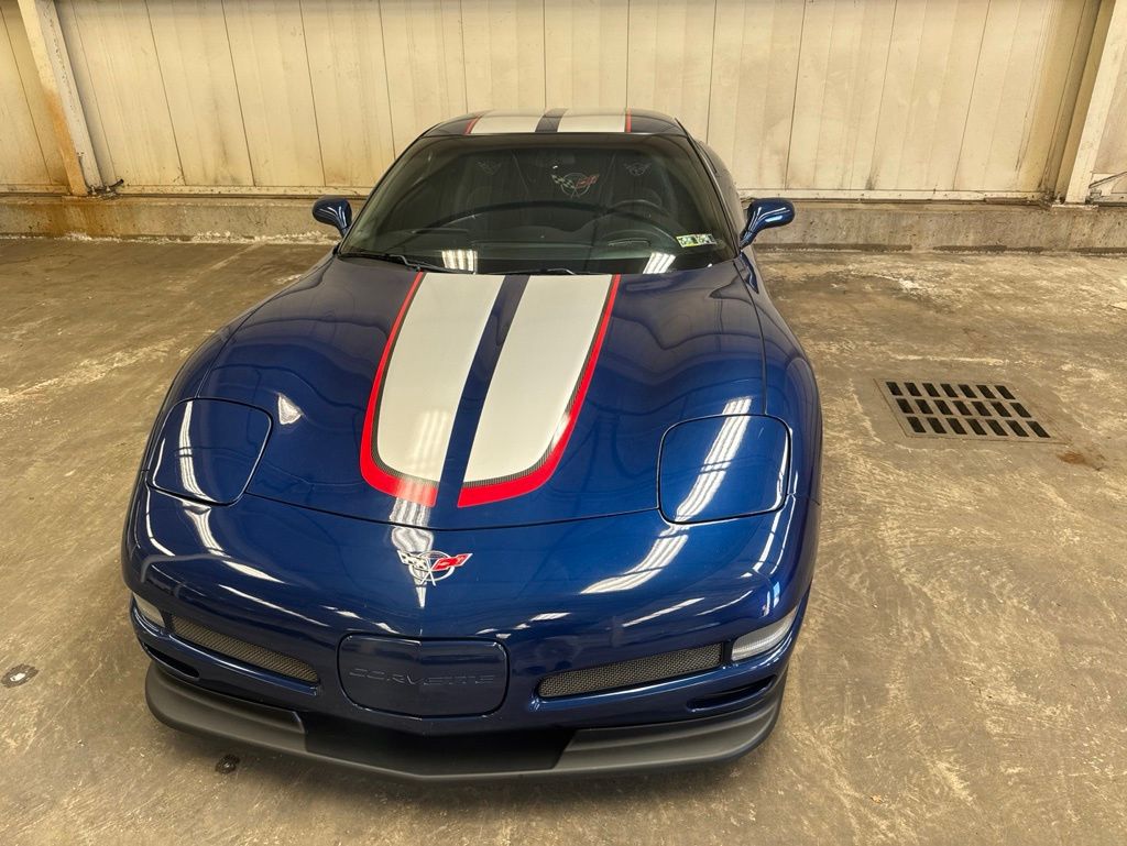 2004 Chevrolet Corvette view 3