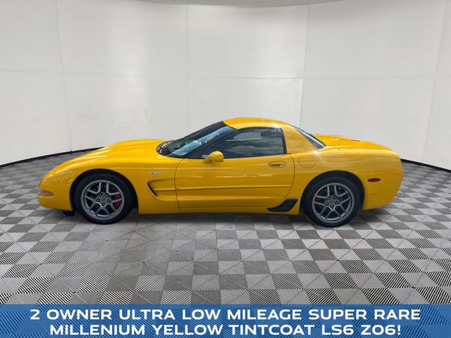 2004 Chevrolet Corvette view 2