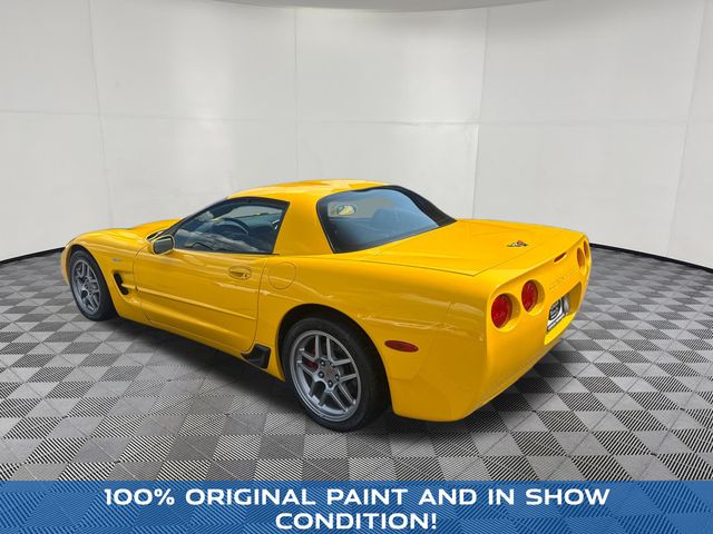 2004 Chevrolet Corvette view 3