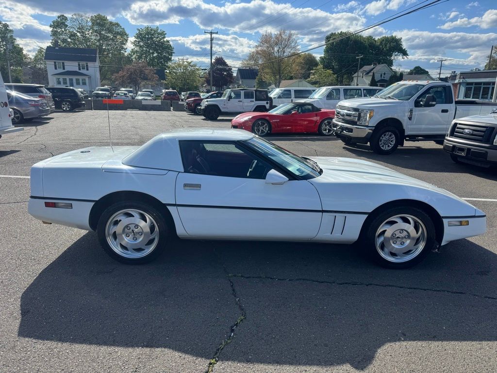 1990 Chevrolet Corvette view 3