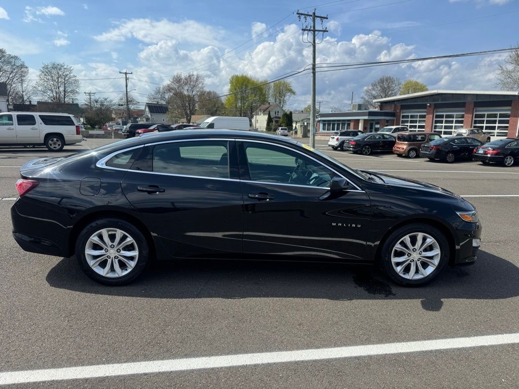 2020 Chevrolet Malibu view 4