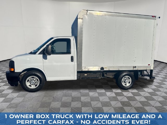 2017 Chevrolet Express 3500 view 2