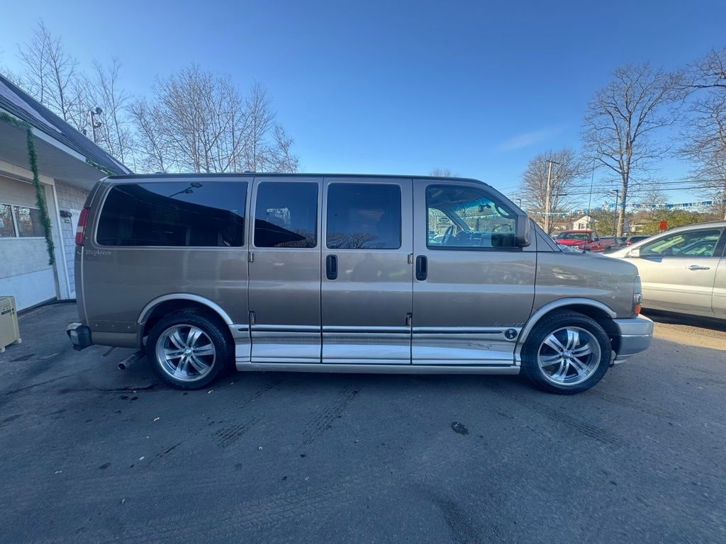 2004 Chevrolet Express Van G1500 view 3