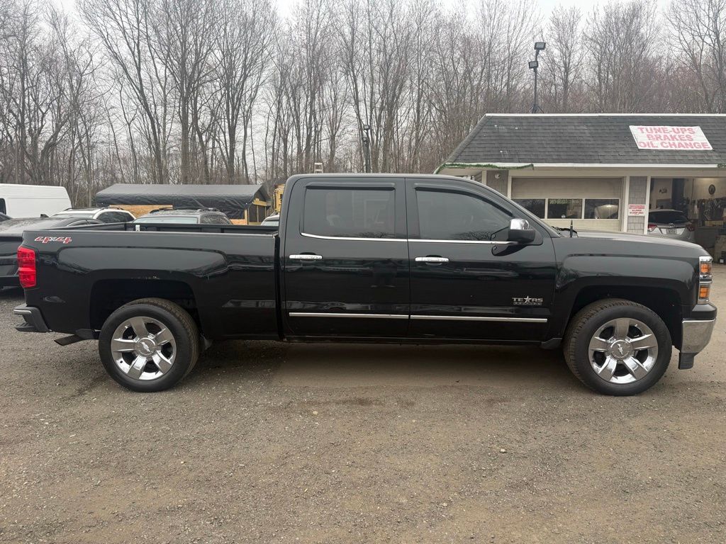 2015 Chevrolet Silverado 1500 view 4