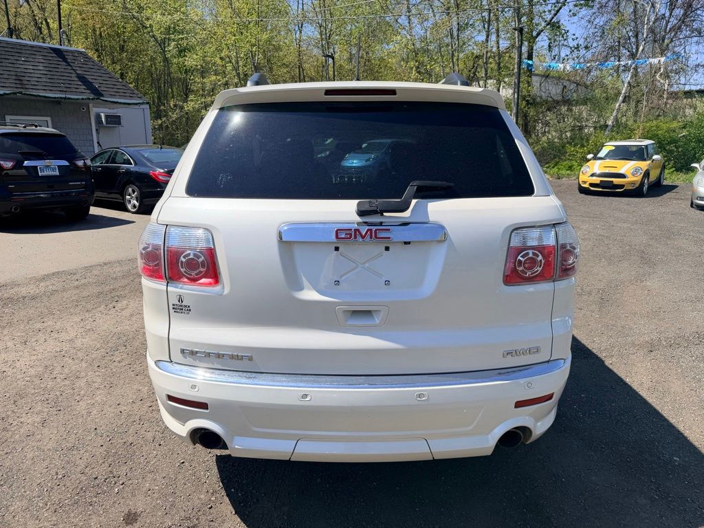 2011 GMC Acadia view 5