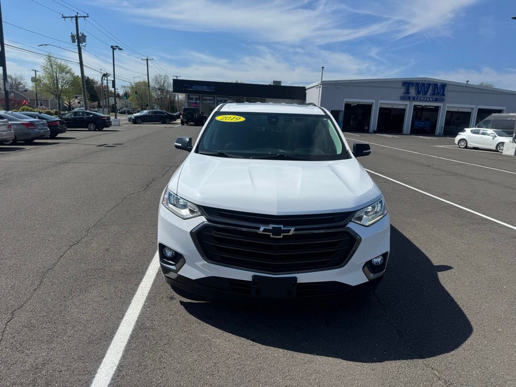 2019 Chevrolet Traverse view 2