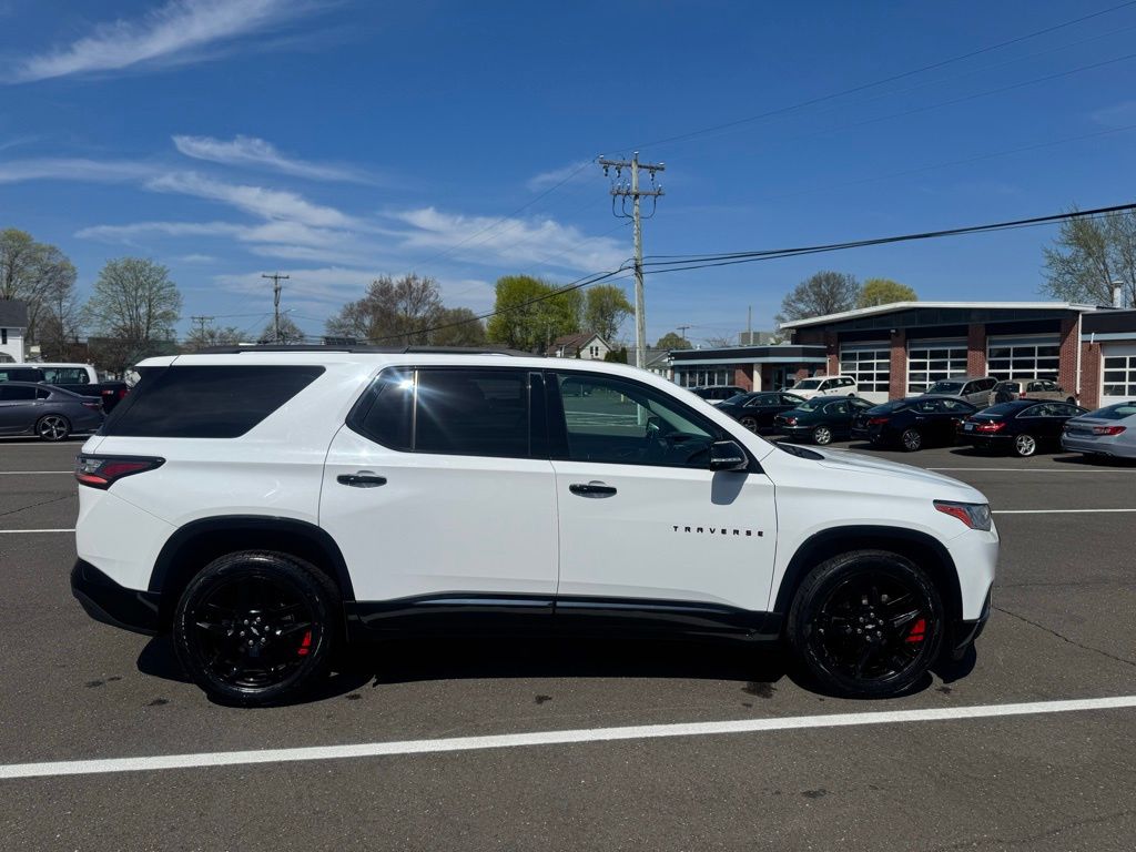 2019 Chevrolet Traverse view 4
