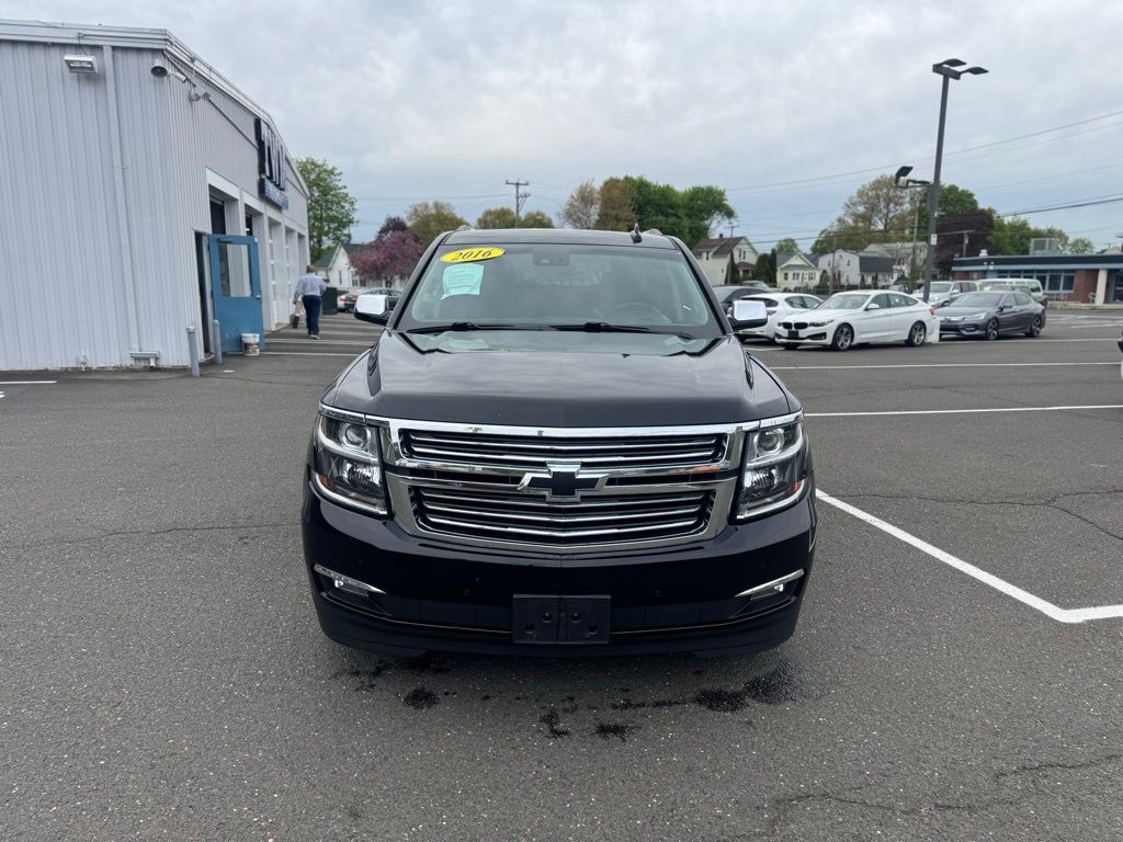 2016 Chevrolet Suburban view 2