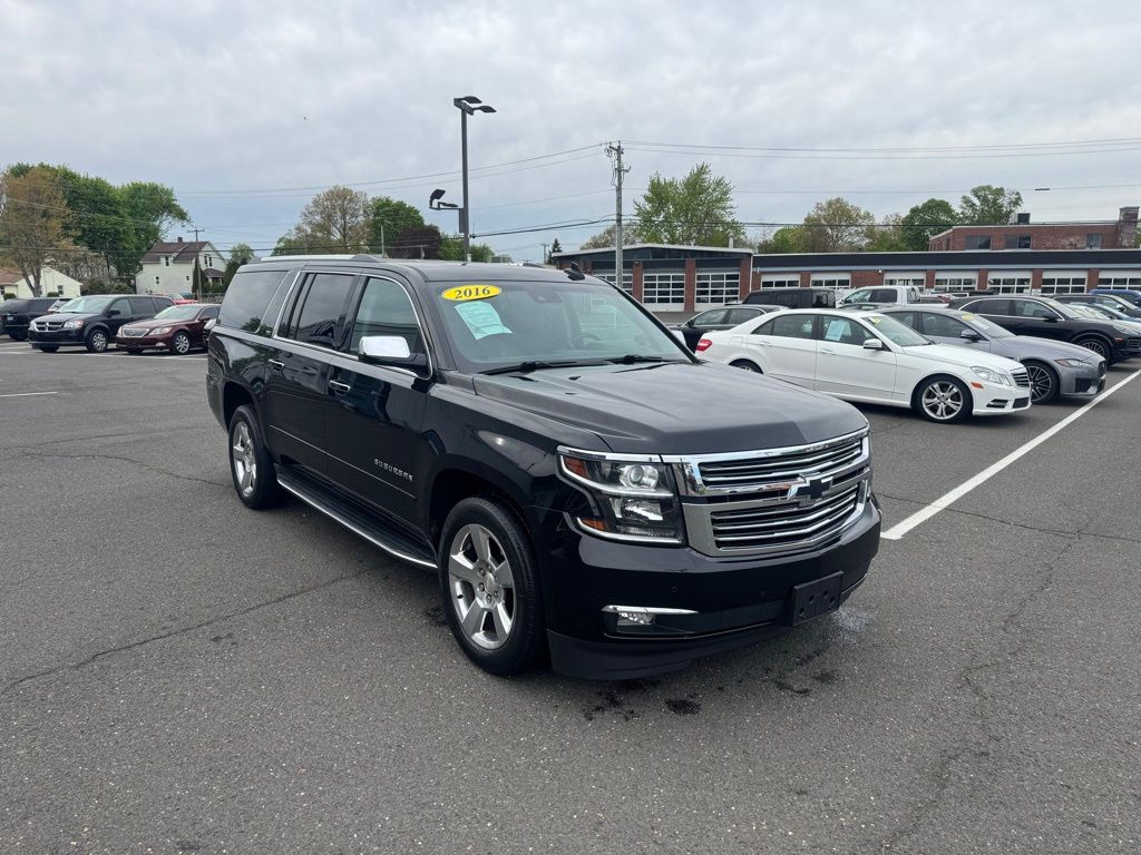 2016 Chevrolet Suburban view 3
