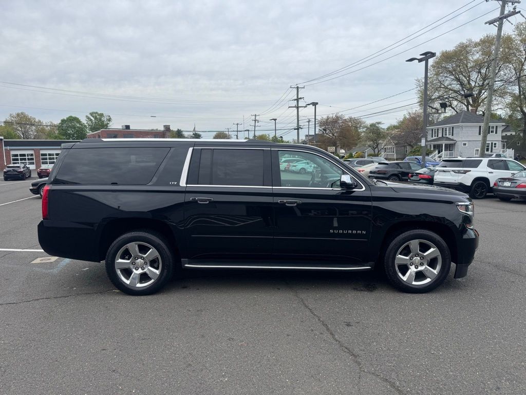 2016 Chevrolet Suburban view 4