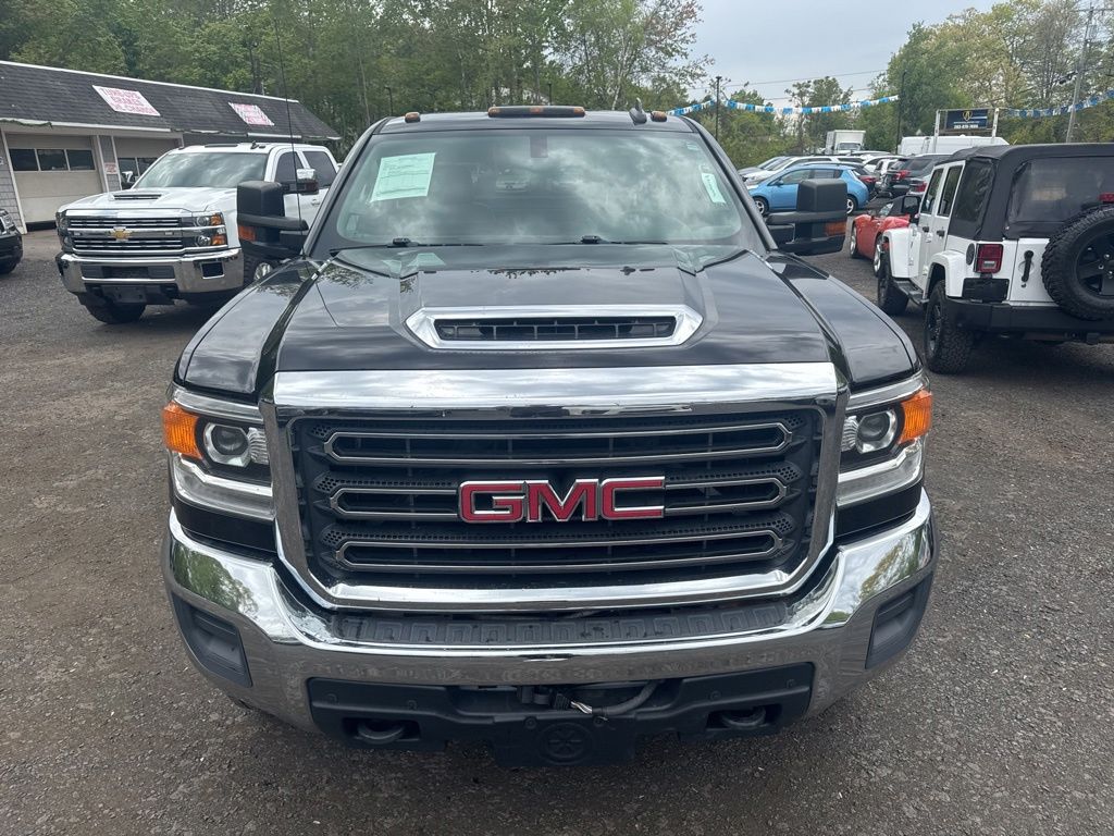 2017 GMC Sierra 3500HD view 4