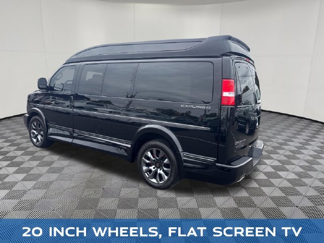 2023 GMC Savana 2500 view 4