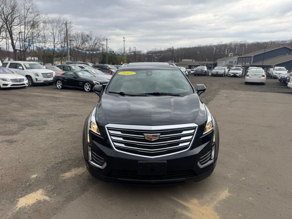 2017 Cadillac XT5 view 2