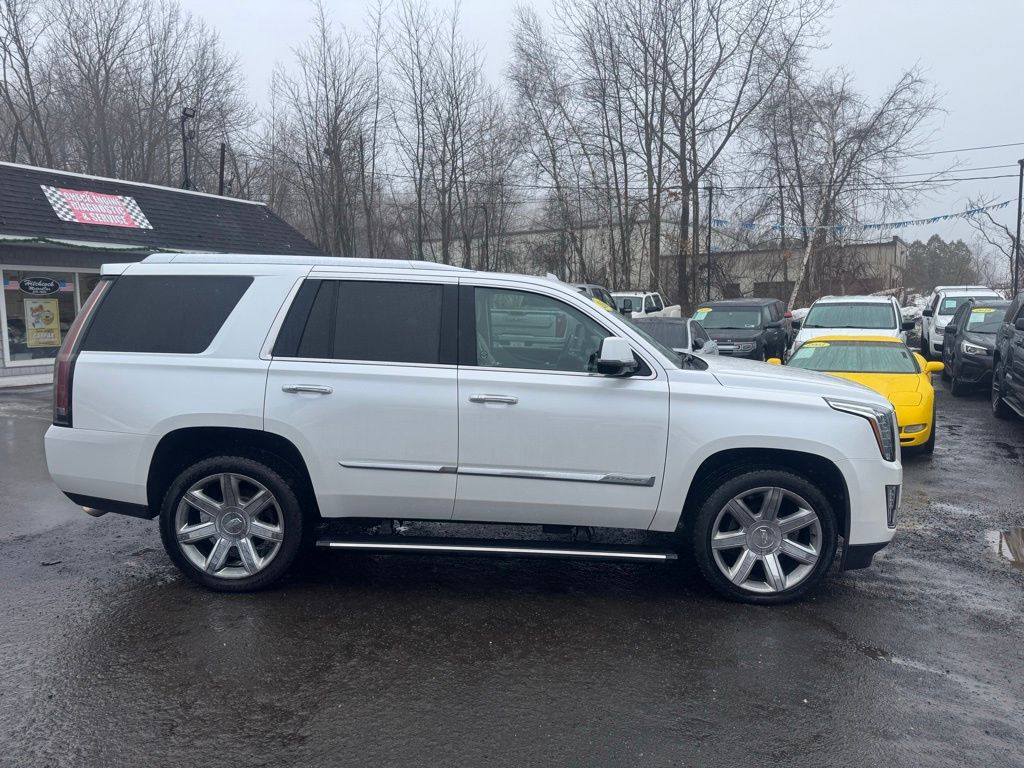2016 Cadillac Escalade view 4