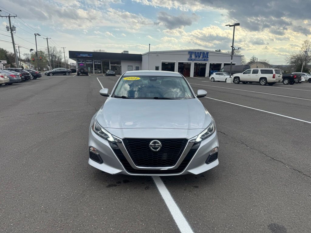 2021 Nissan Altima view 2