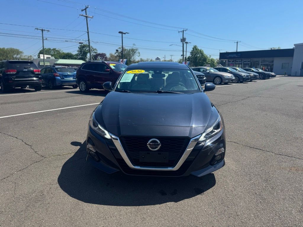 2020 Nissan Altima view 2