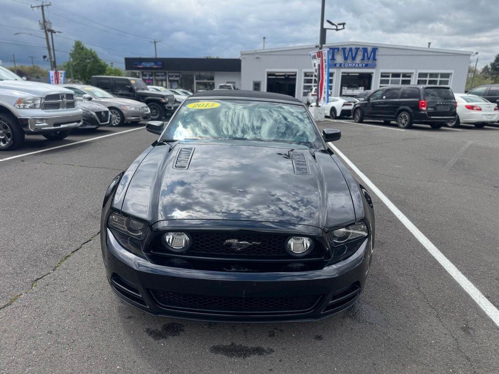 2013 Ford Mustang view 2