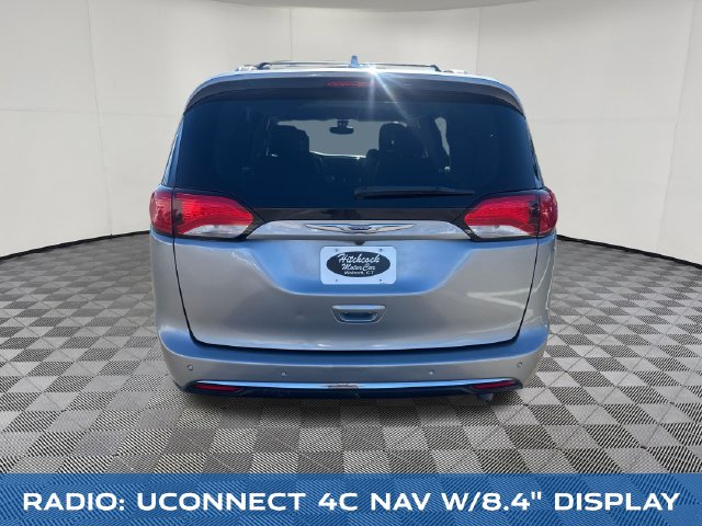 2020 Chrysler Pacifica view 4