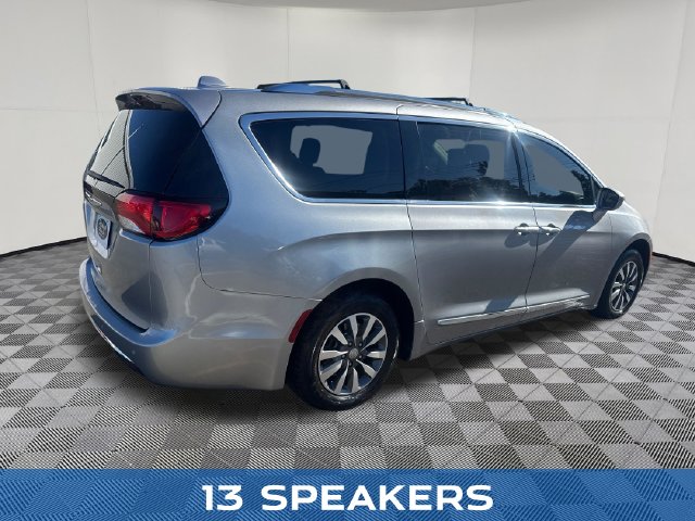 2020 Chrysler Pacifica view 5