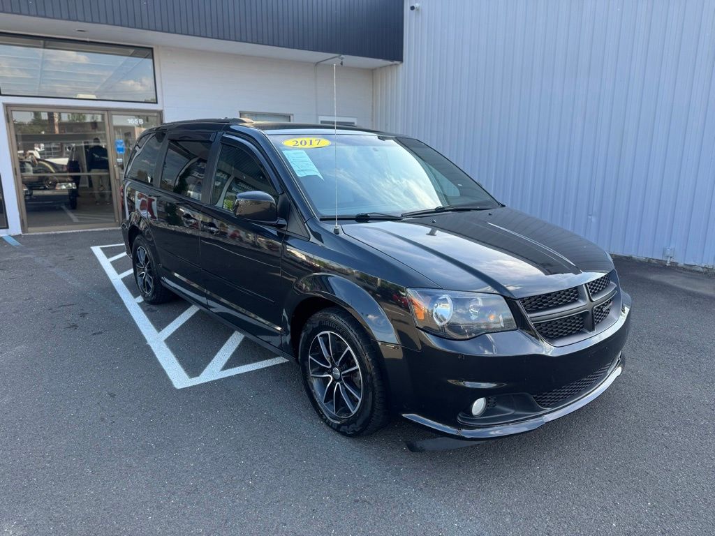 2017 Dodge Grand Caravan view 3