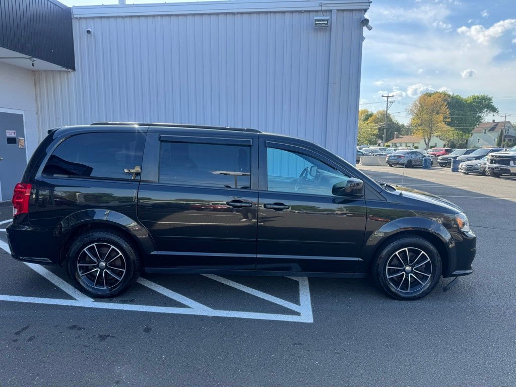 2017 Dodge Grand Caravan view 4
