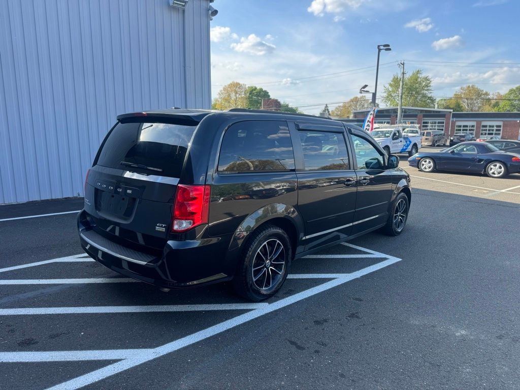 2017 Dodge Grand Caravan view 5