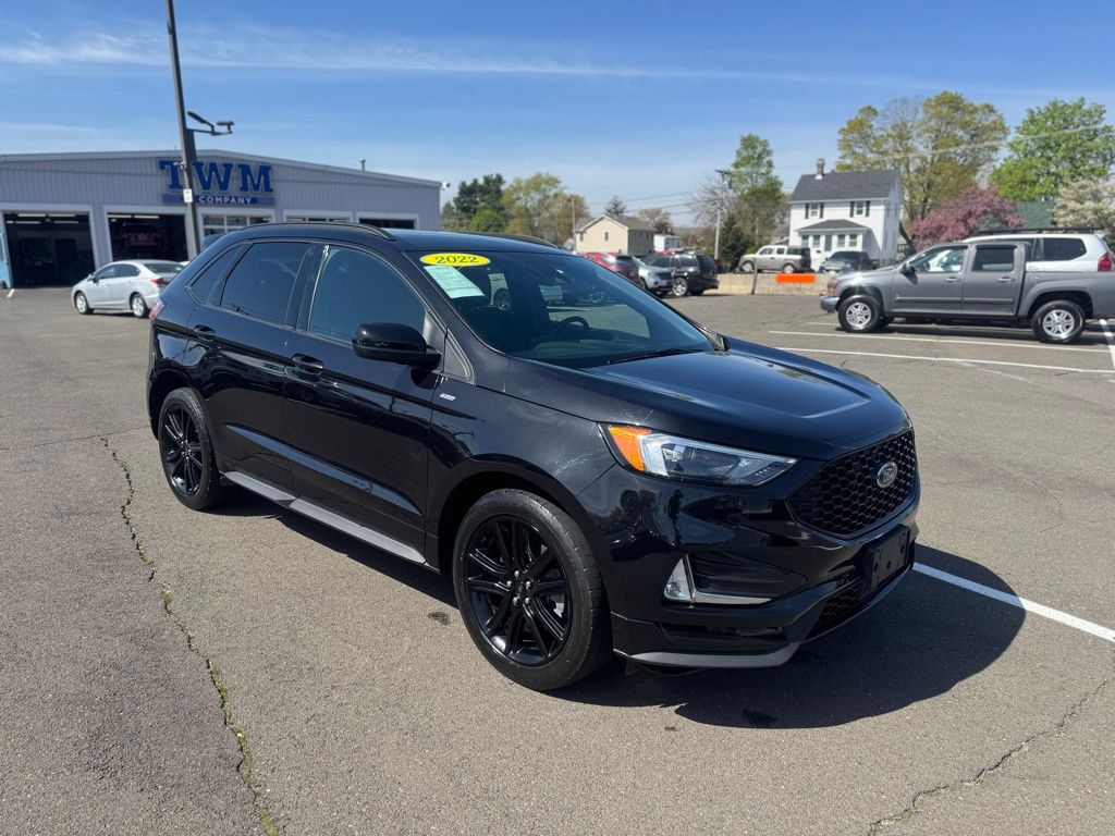 2022 Ford Edge view 3