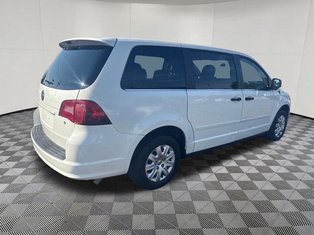 2009 Volkswagen Routan view 5