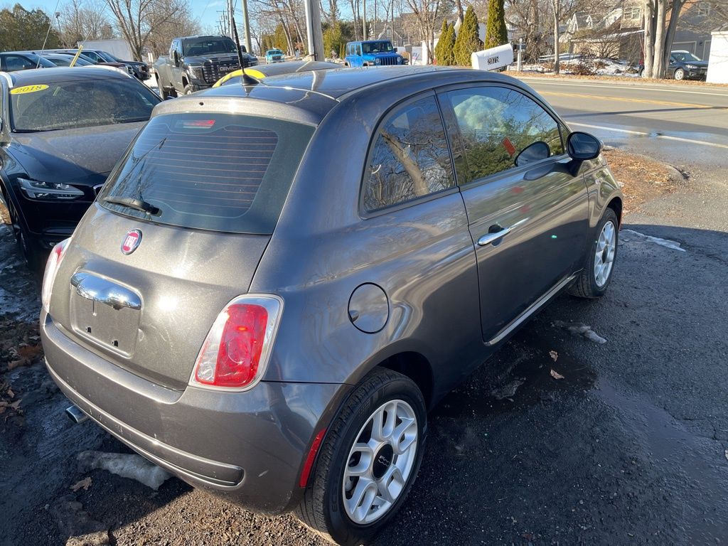 2015 Fiat 500 view 4