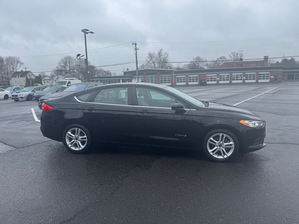 2018 Ford Fusion Hybrid view 4