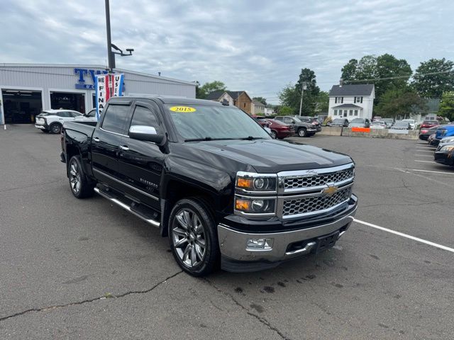 2015 Chevrolet Silverado 1500 view 3