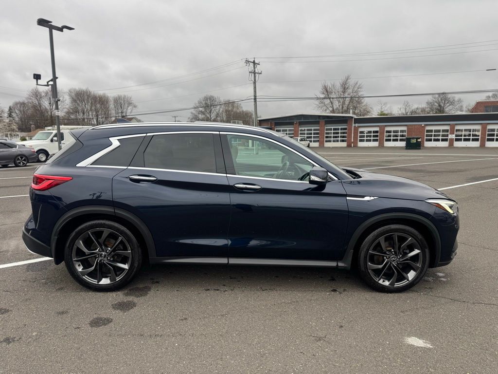 2019 INFINITI QX50 view 4