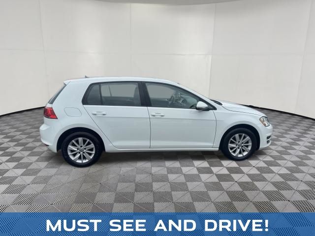 2016 Volkswagen Golf view 4