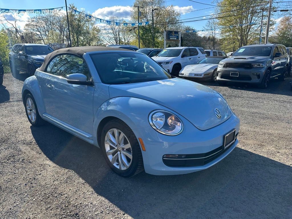 2013 Volkswagen Beetle view 3