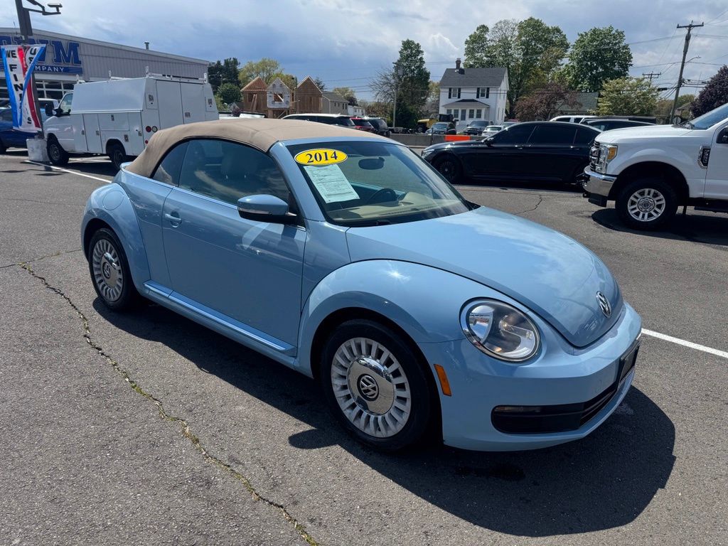 2014 Volkswagen Beetle view 3
