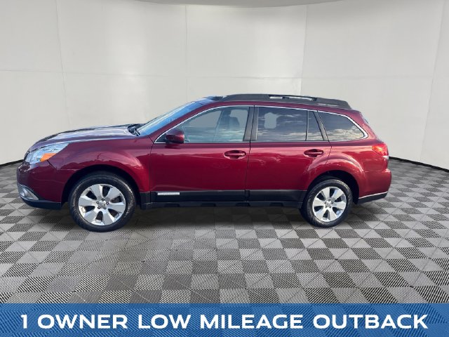 2011 Subaru Outback view 3