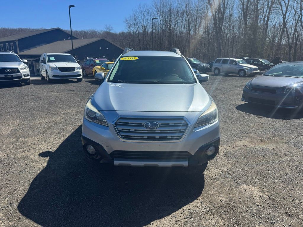 2016 Subaru Outback view 2